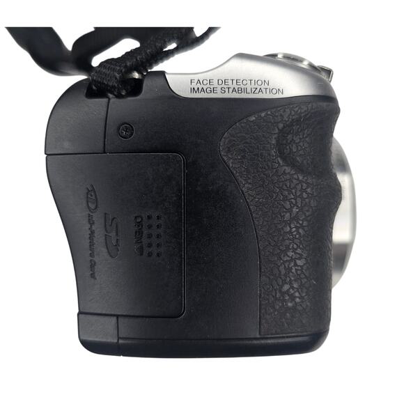 FUJIFILM FinePix S8000fd 18x 8MP Optical Zoom Digital CAMERA SD Card Works As Is - Picture 10 of 14